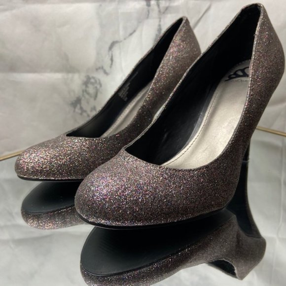 Fergalicious  Utopia Glitter Pumps - Picture 1 of 8
